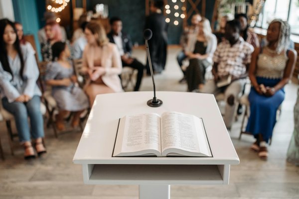 pulpit &congregation